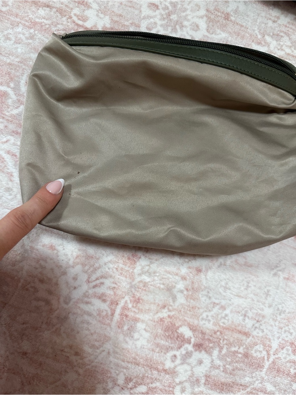 Leather 🥝 Bucket Bag in Green by Bostanten - Picture 13 of 16